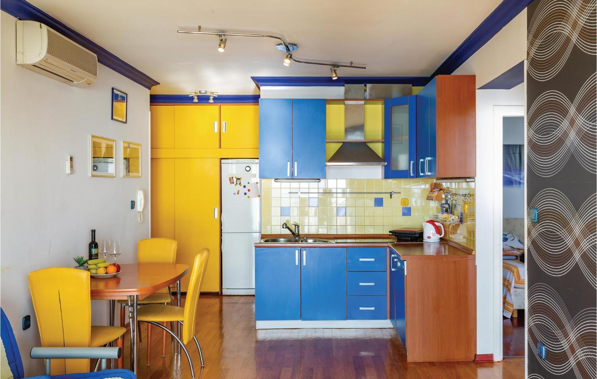 Stunning Apartment In Brela With Wifi Esterno foto