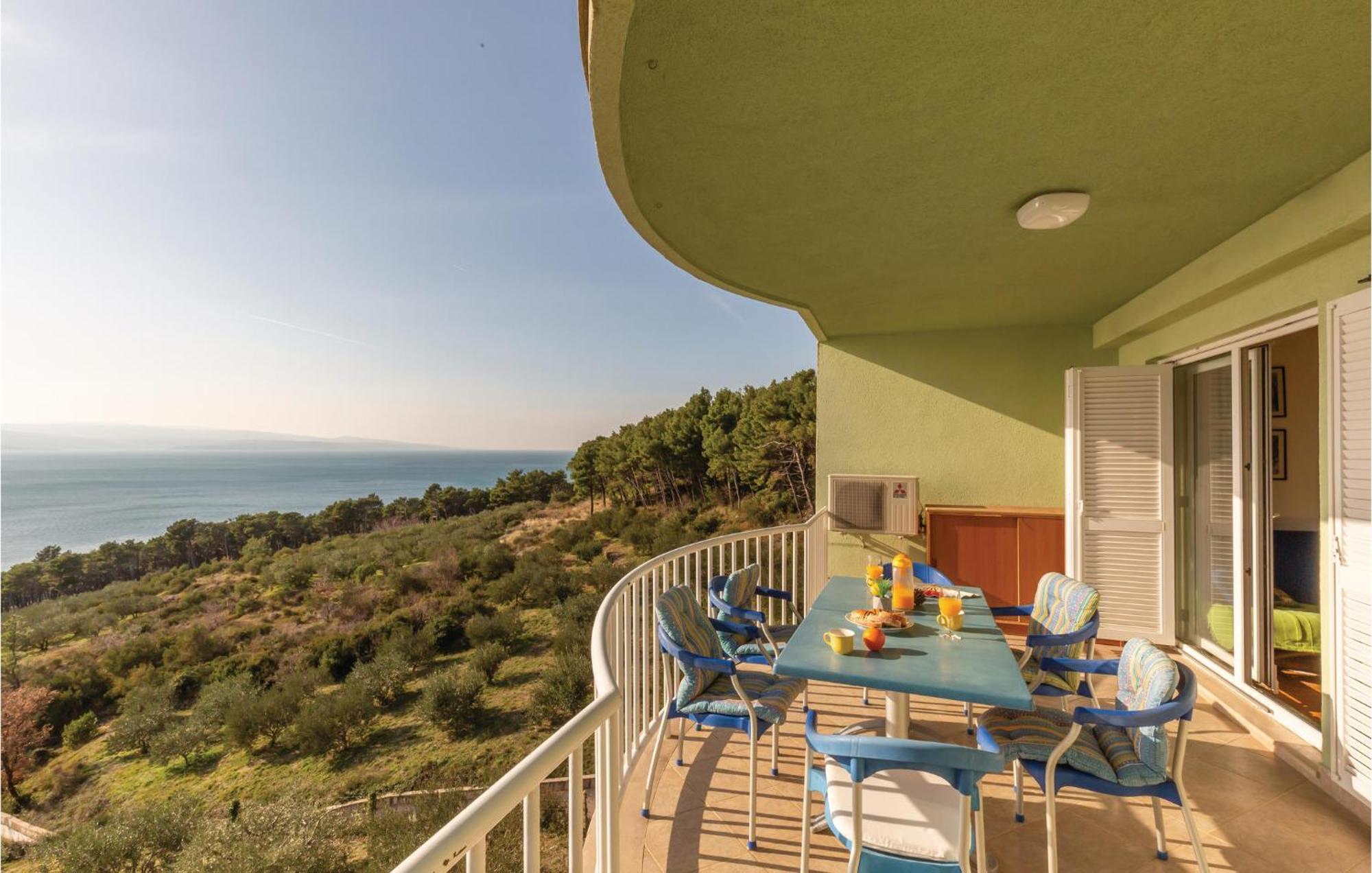Stunning Apartment In Brela With Wifi Esterno foto
