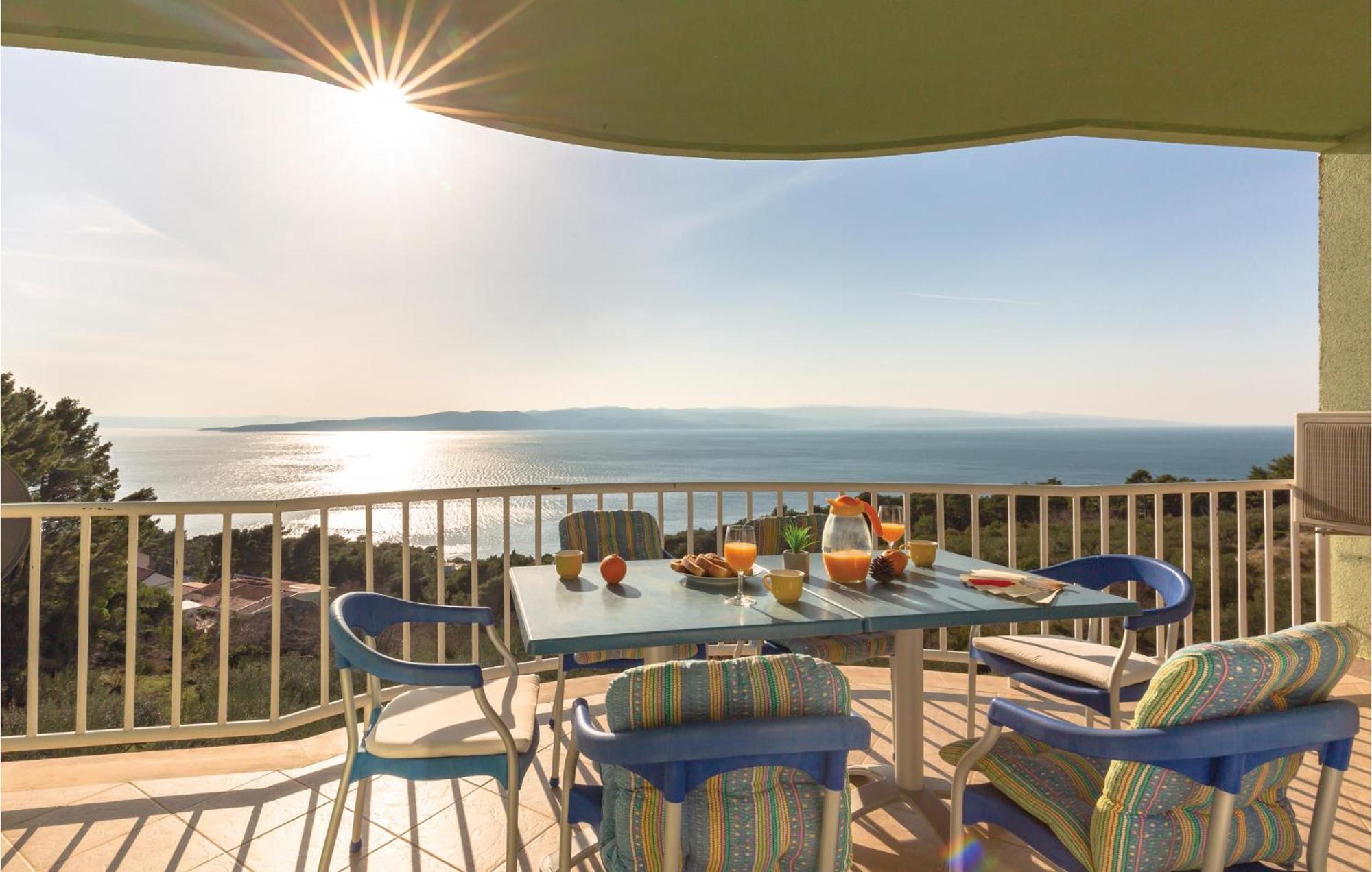 Stunning Apartment In Brela With Wifi Esterno foto